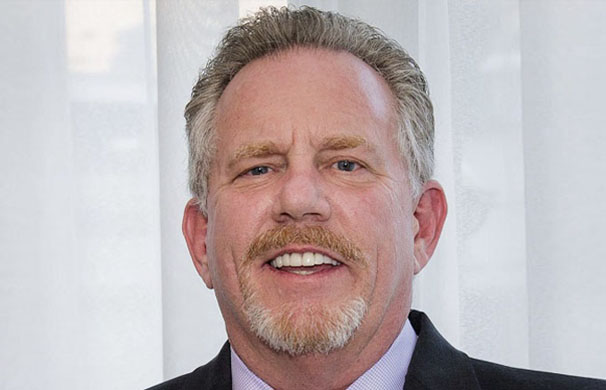 Roger E. Magowitz Receives Award Lifetime Bedding Achievement from Furniture Today